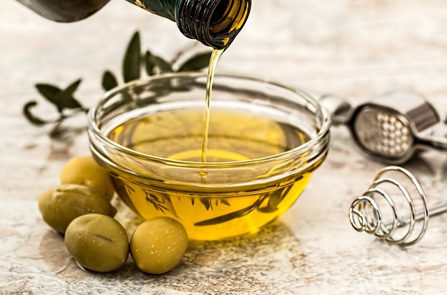 Essenzielle Fette: Mindestmengen für Vitamine, Hormone und Wohlbefinden 1 olive oil 968657 640