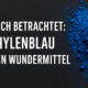 Methylenblau Pulver rechts im Bild dazu der Text: "Kritisch betrachtet"